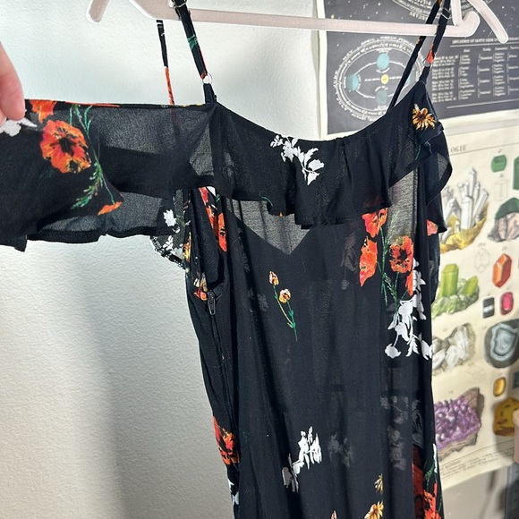 Floral Maxi Dress with a Cold Shoulder, Buttons and Front Slit | Xhileration L - Picture 6 of 7